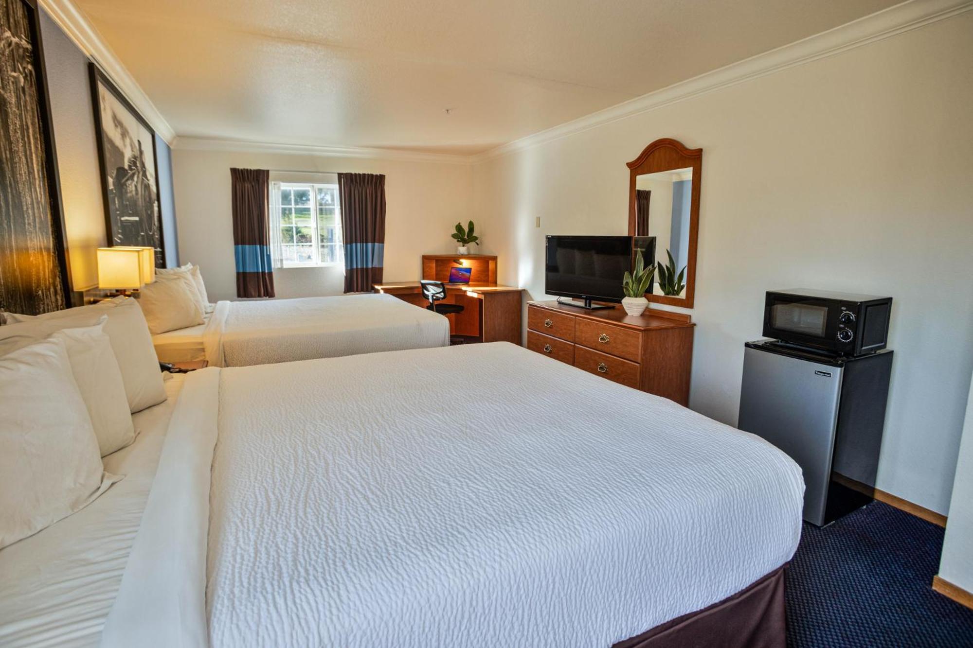 Creekside Inn & Suites Willits Exterior photo